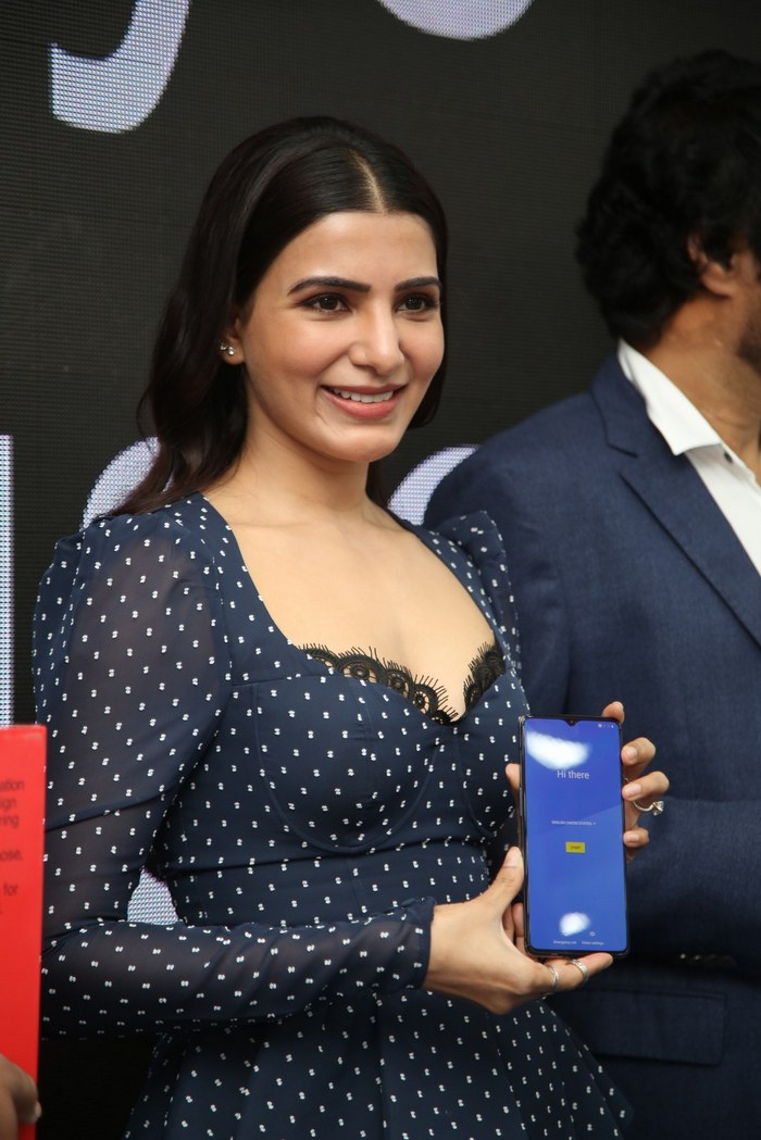 Samantha Launch Oneplus Mobiles At Big C
