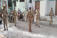 Policemen in Vijayawada Red Zone  title=