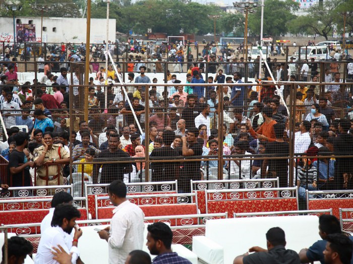 Sarkaru Vaari Paata Mass Celebrations