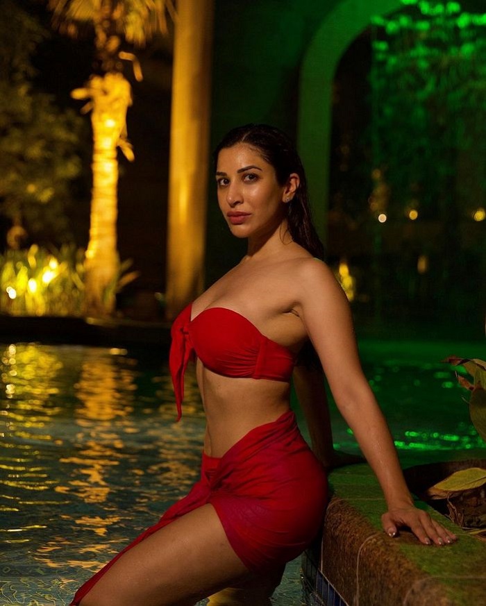  Sophie Choudry