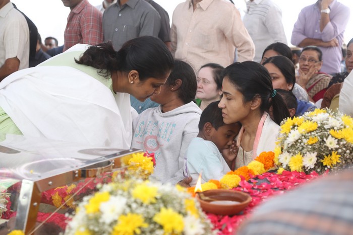Celebs pay final respect to Taraka Ratna at Film Chamber