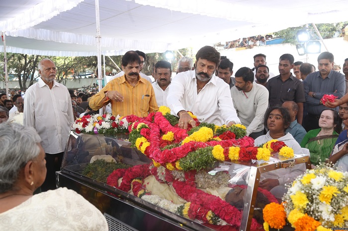 Celebs pay final respect to Taraka Ratna at Film Chamber
