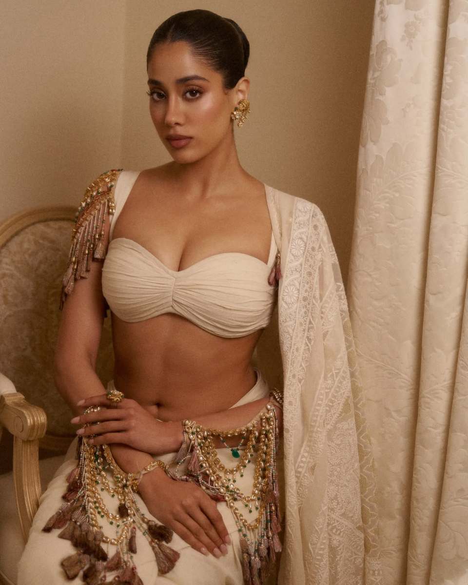 A Visual Showcase: Highlights from Janhvi Kapoor's Latest Gallery Collection